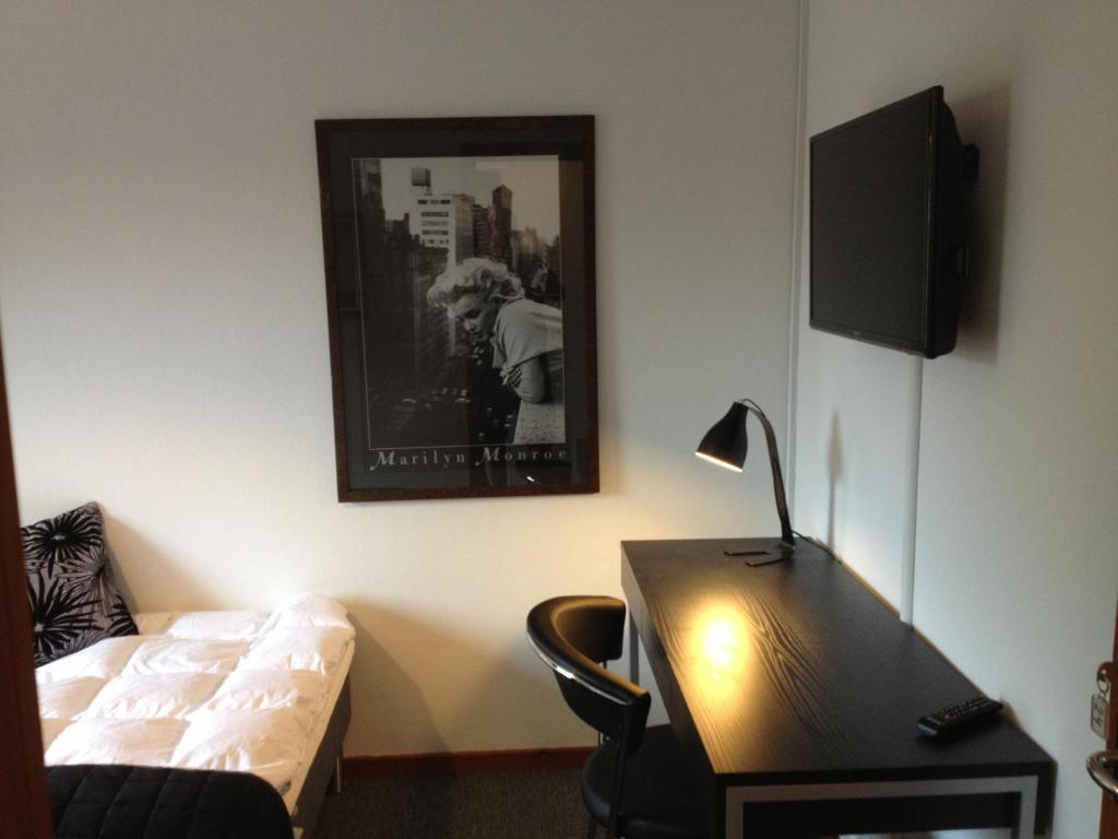 Kanns Hotel Akirkeby Room photo