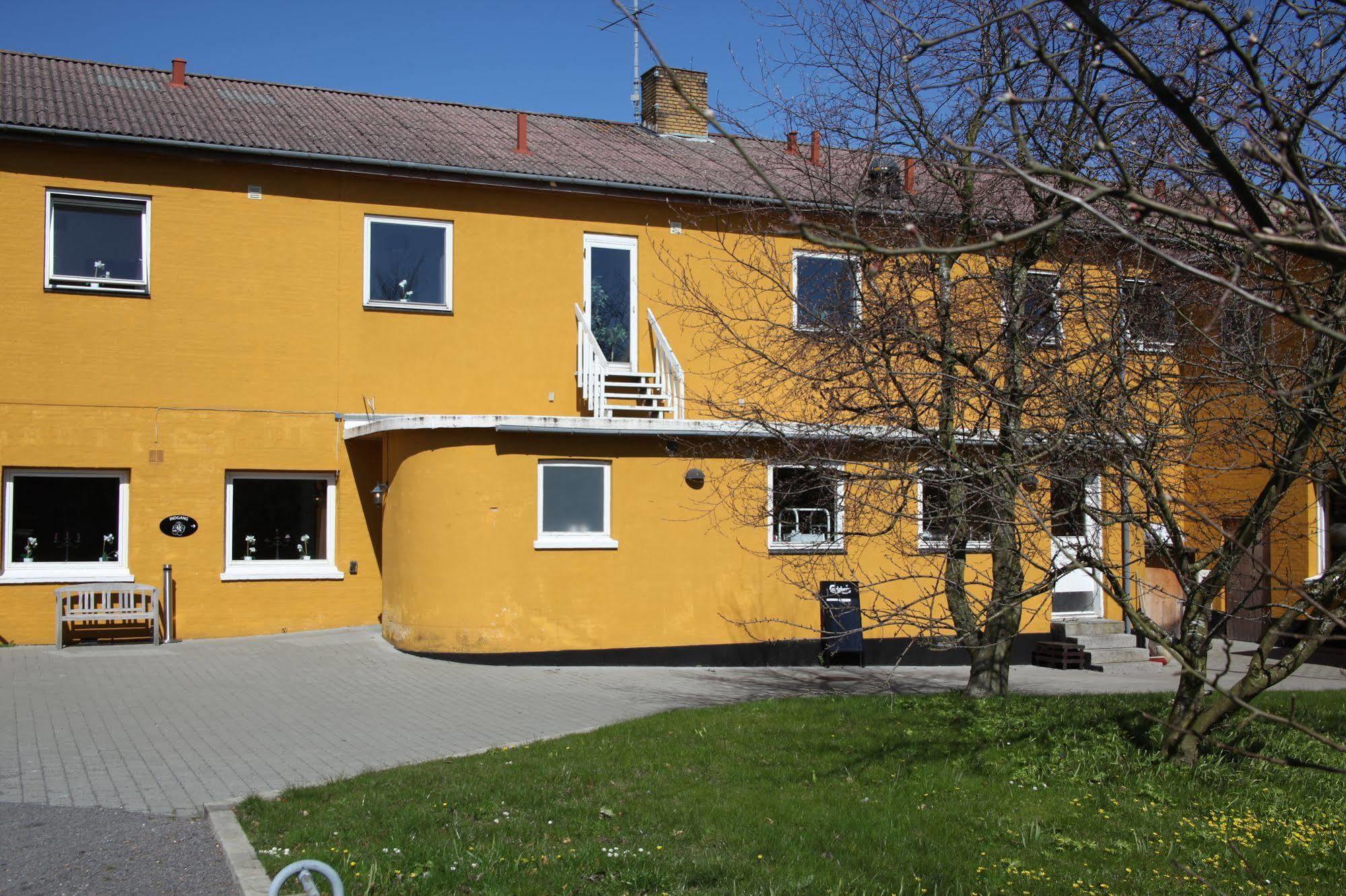 Kanns Hotel Akirkeby Exterior photo