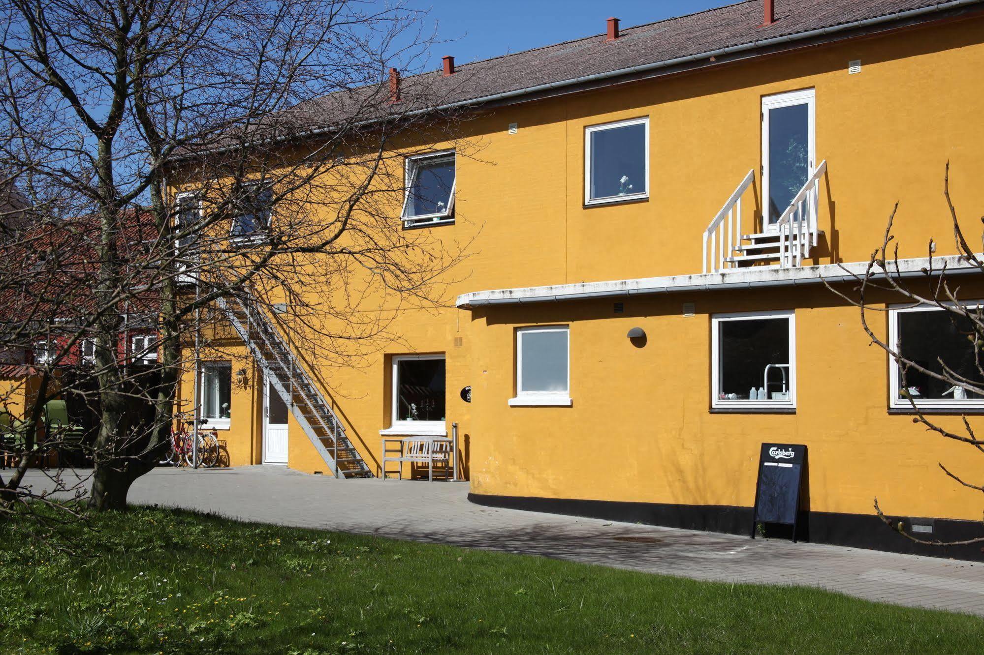 Kanns Hotel Akirkeby Exterior photo